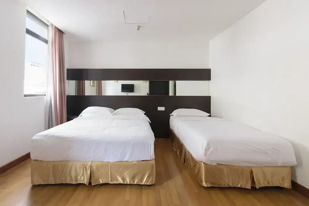 Hotel Uptown Chinatown - photo 4