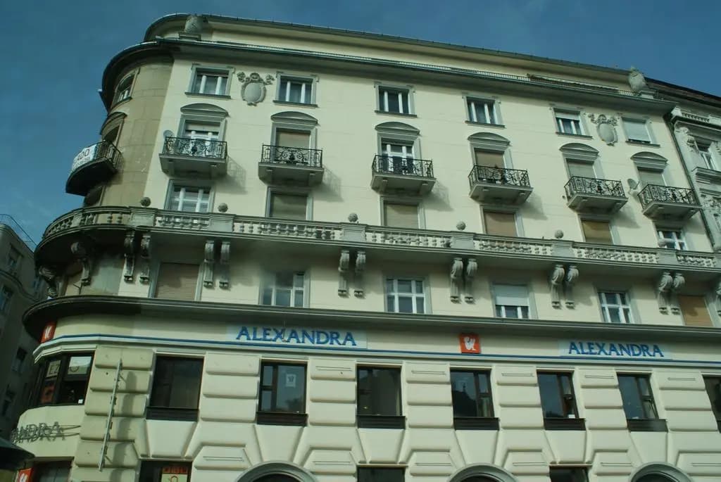 Budapest Holidays Fashion - photo 1