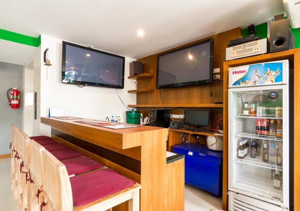 Alexander Hotel Patong - photo 15
