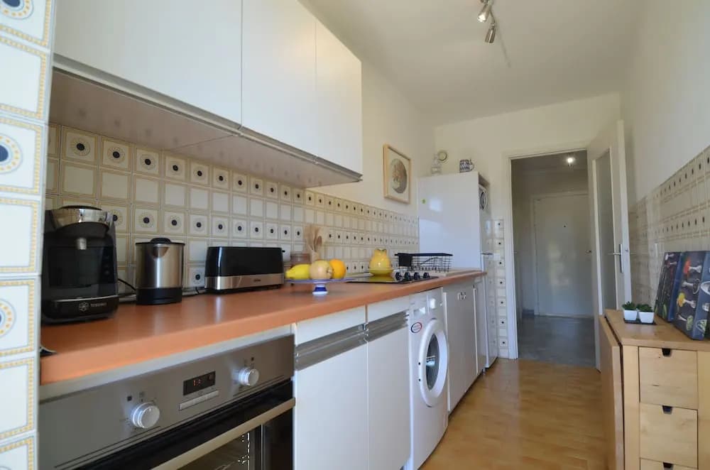 Large studio 4 persons with balcony Valrose district in Nice - photo 11