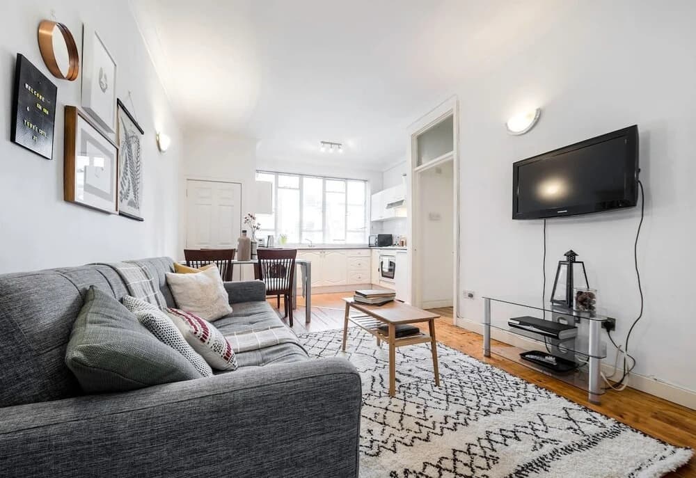 Old Compton Street Apartments - photo 4