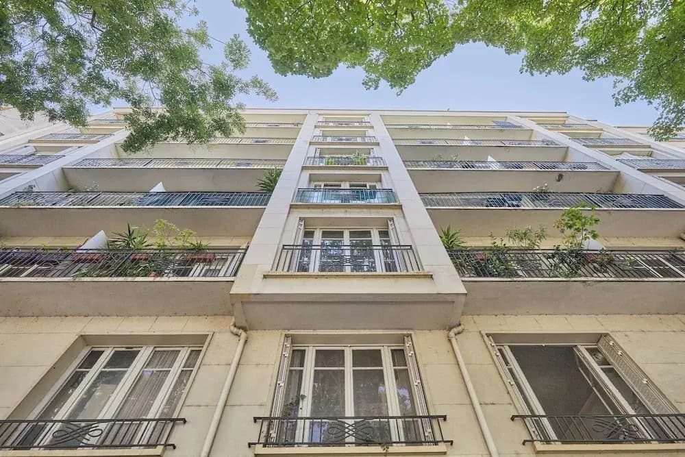 Bright Modern Studio Near the Seine Paris 16 - photo 1