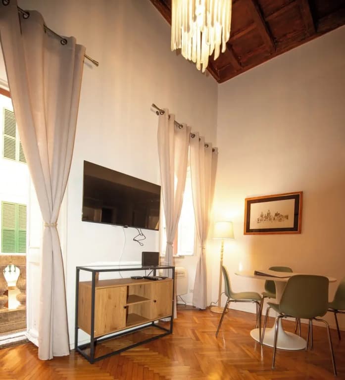 Spanish Steps Romantic Nest With Balcony - photo 7