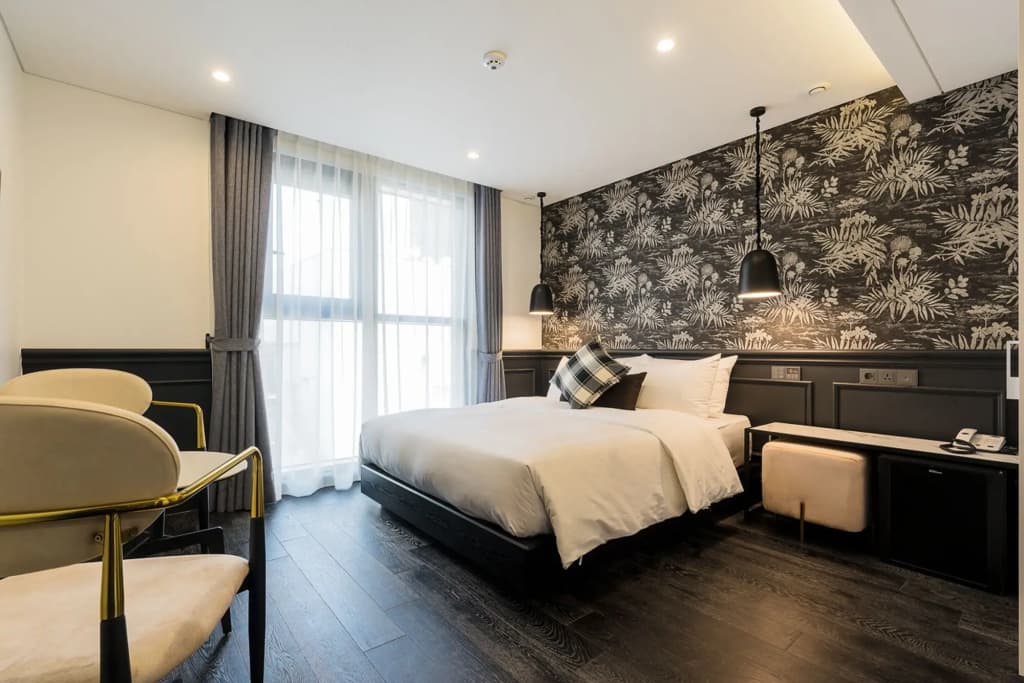 The May Hotel - photo 14