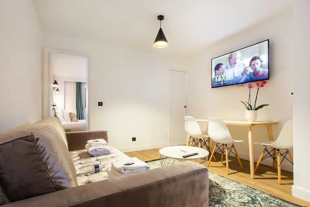 Elegant apartment - 2BD /8P - near Eiffel Tower - photo 6