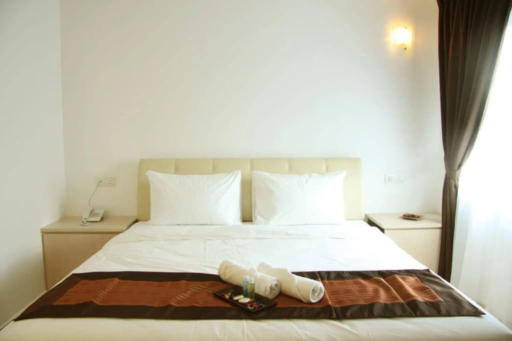 Peach Hill Hotel - photo 3