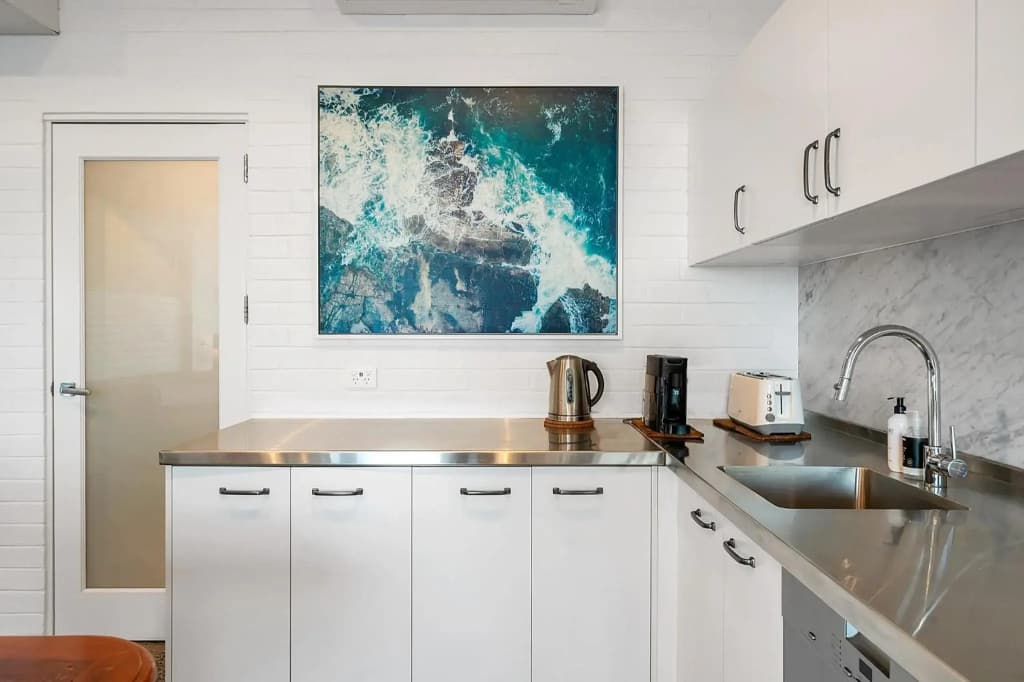 Cliffside: Bondi Beach - photo 14
