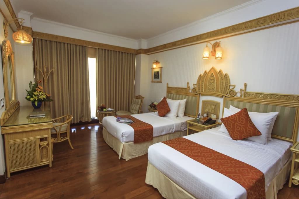 Green Plaza Hotel - photo 4