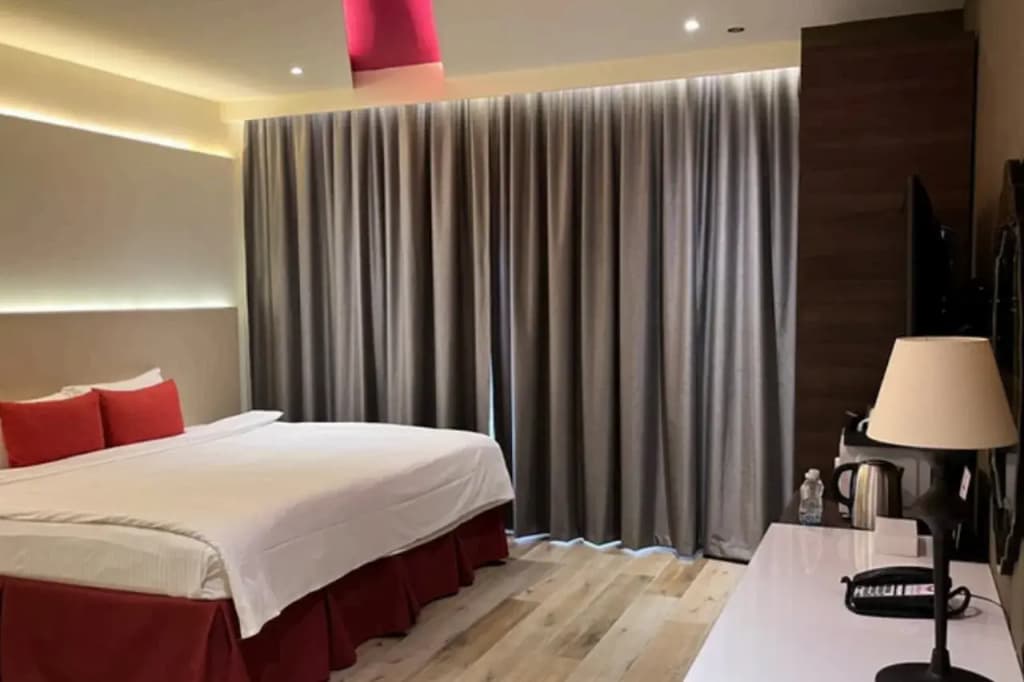 Carnelian By Glory Bower Hotel - photo 6
