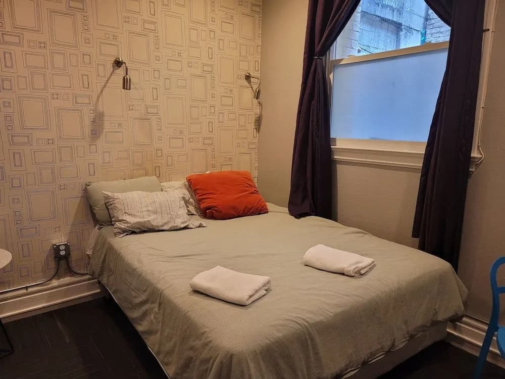 Ansonia Hotel - Hostel - photo 4