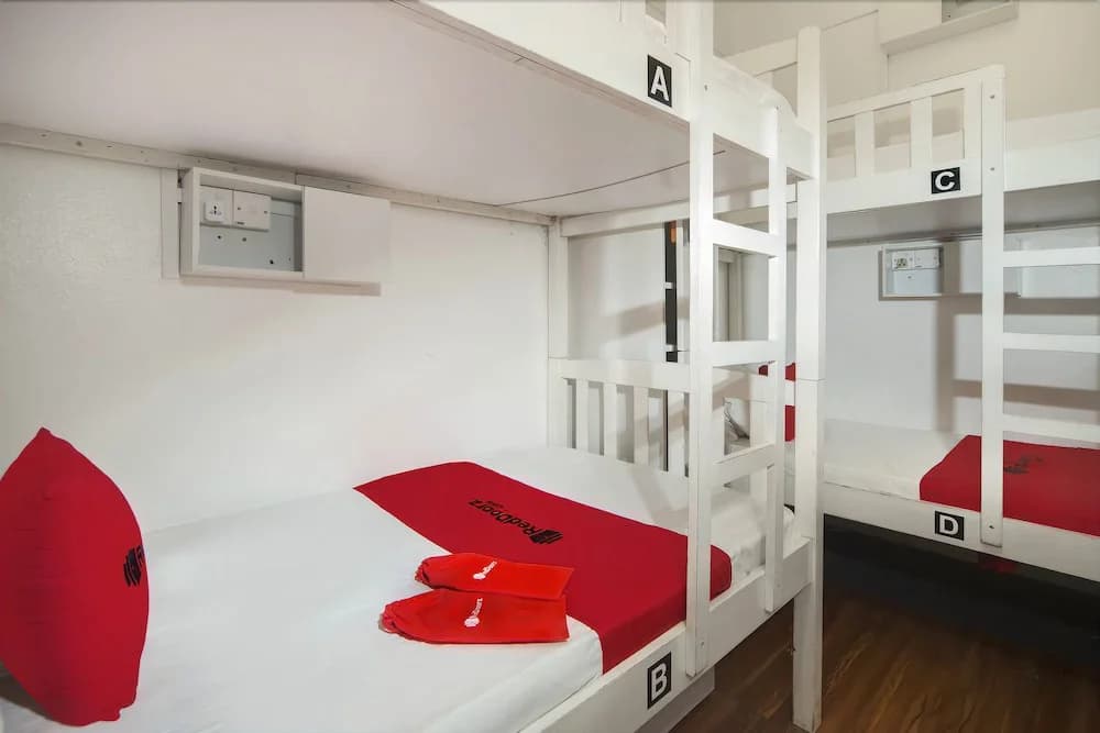RedDoorz Hostel @ Bugis - photo 6
