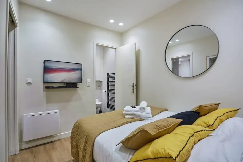 Charming Apartment Center of Paris Montmartre - photo 2