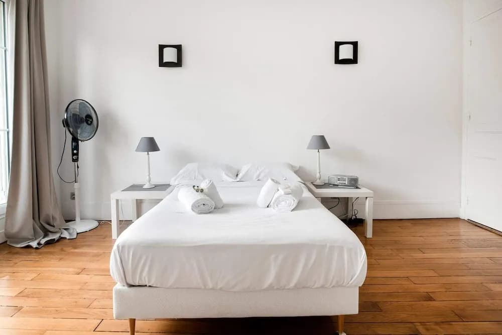 Bright Champerret Apartment Fits 4 in Paris 17th! - photo 3