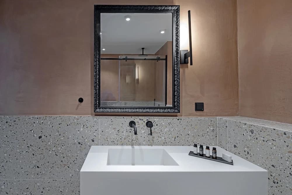 The Athenians Art Apartments - photo 22