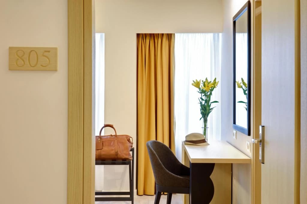 Athens Avenue Hotel - photo 13