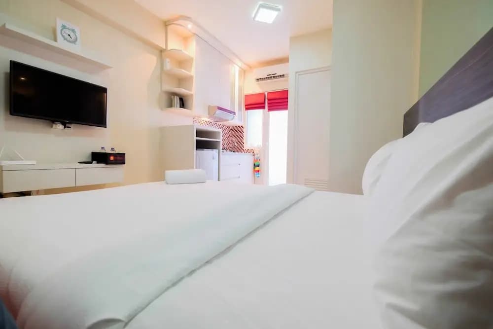 Nice Studio at Green Pramuka Apartment By Travelio - photo 5