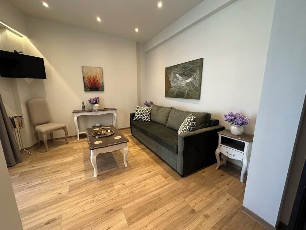 Acropolis Divine Apartments - photo 3