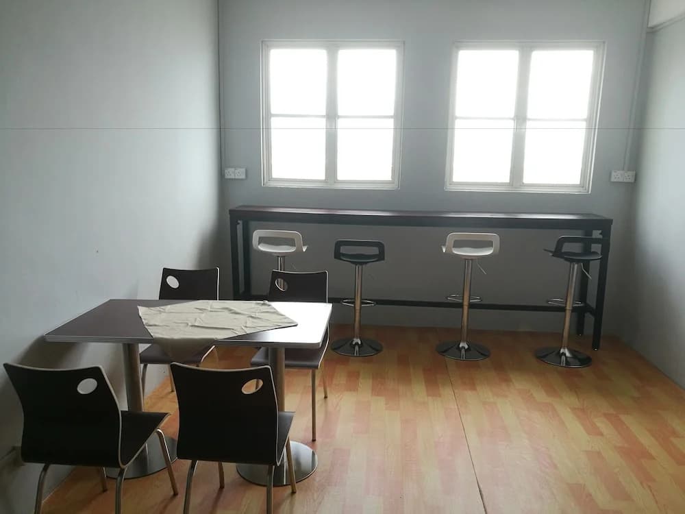 Oceanus Backpackers Hostel - photo 16