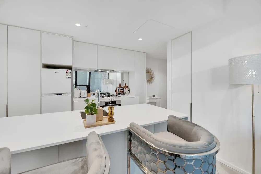 Melbourne Square Apartments - photo 6