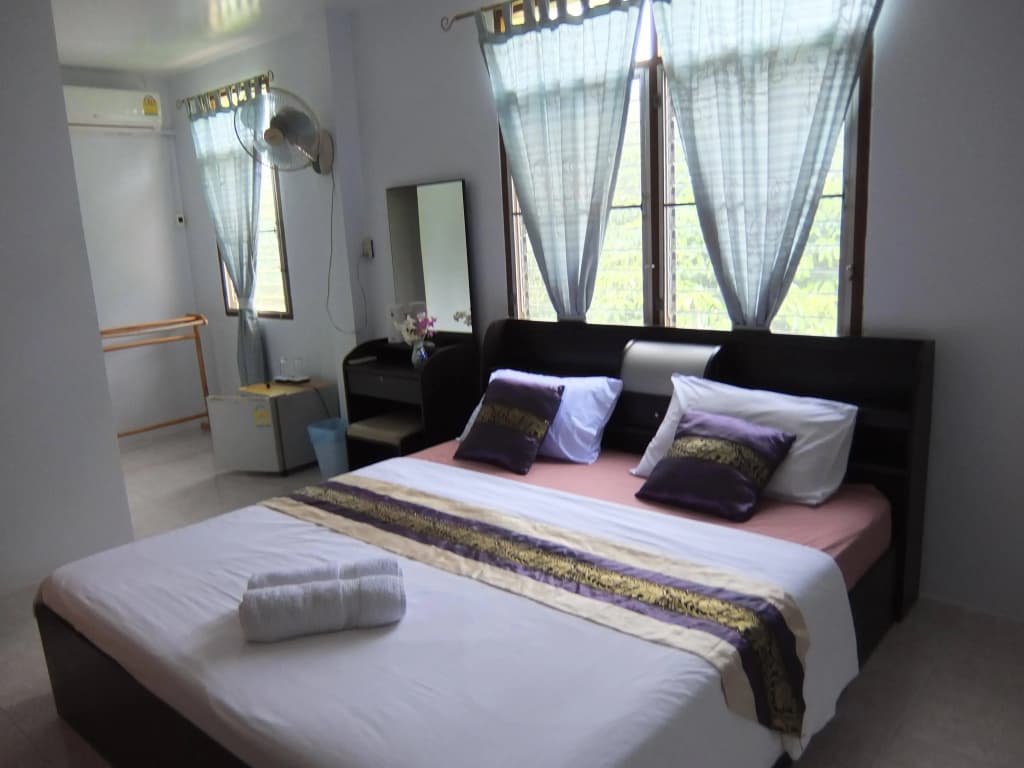 Similan Hotel - photo 1