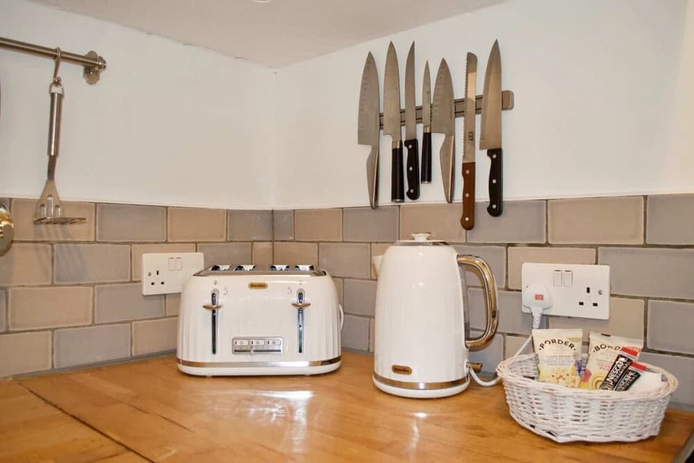 Bright And Comfortable 2 Bedroom Flat - photo 3