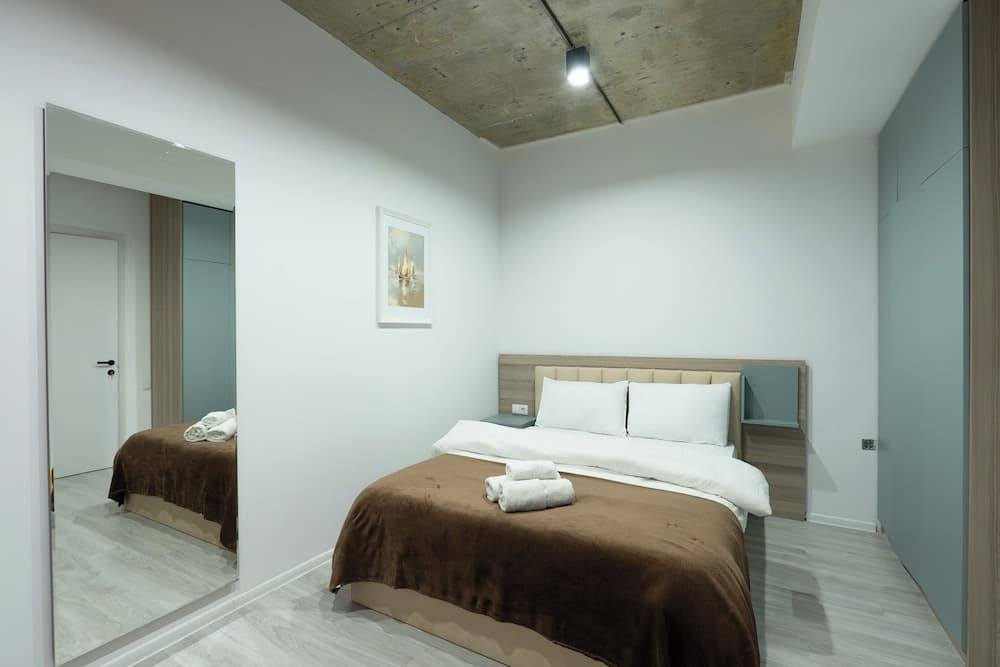 Bright 1BR apartment in Avlabari - photo 1