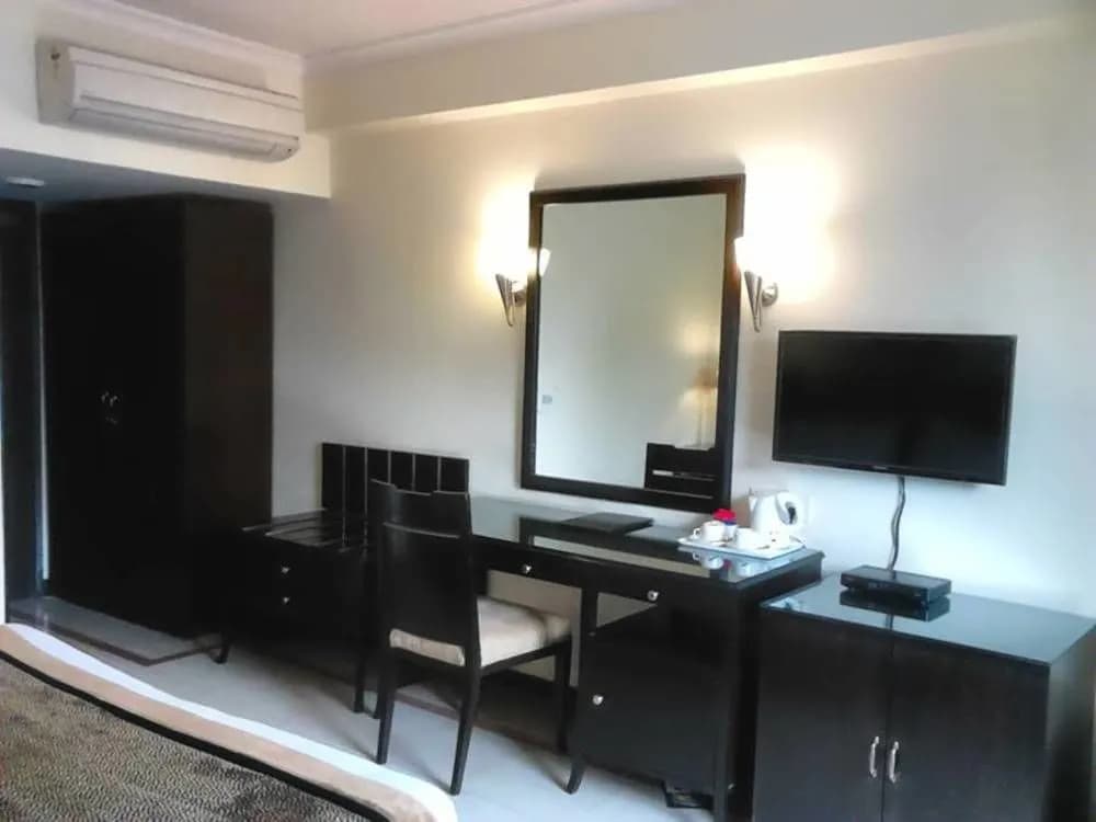 The BMK Hotel - photo 2