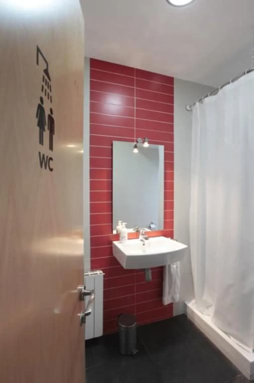 Hostal Nitzs Bcn - photo 12