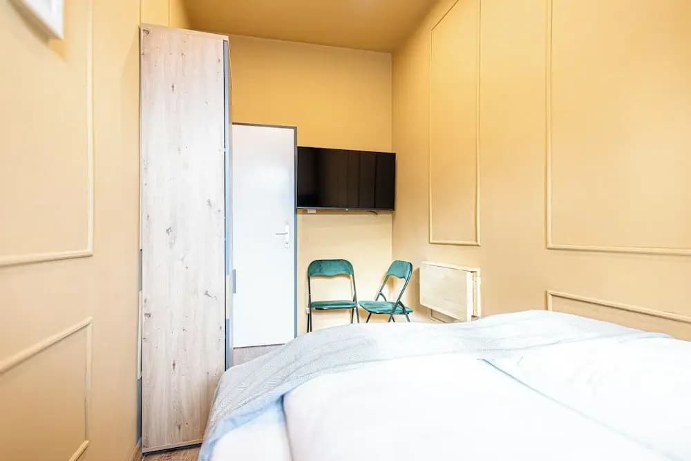 4BR Apt for 10P Walk to Westbahnhof - photo 1