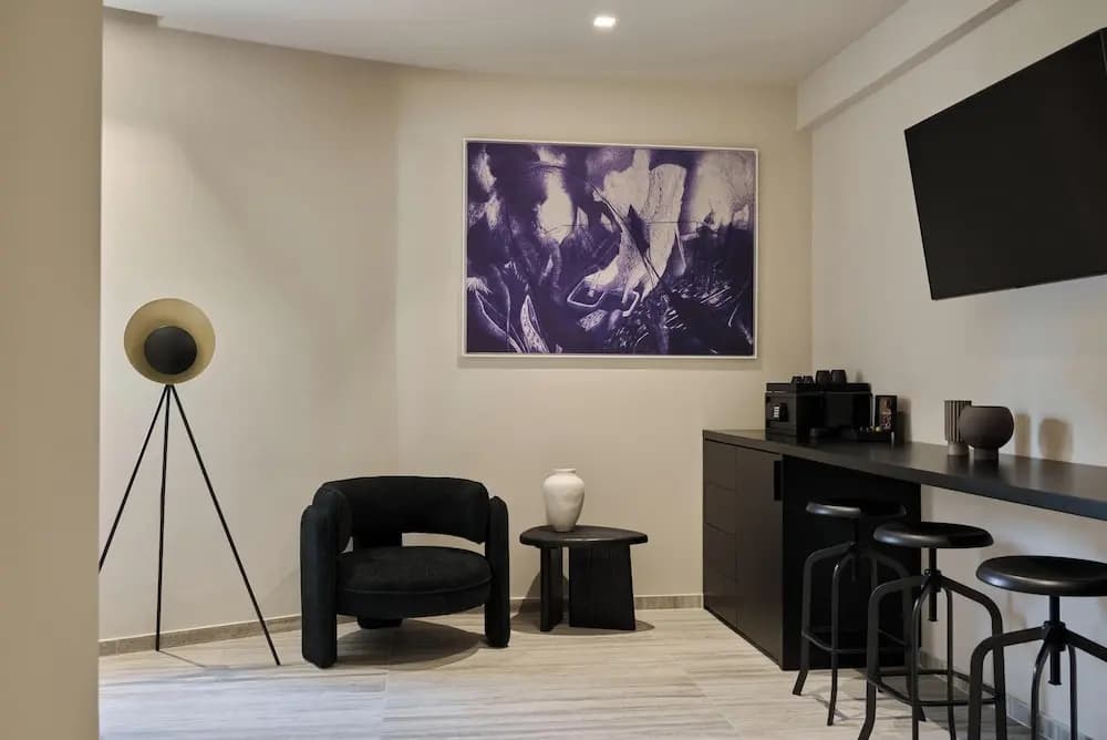 Finders Top Floor Apartments - photo 2