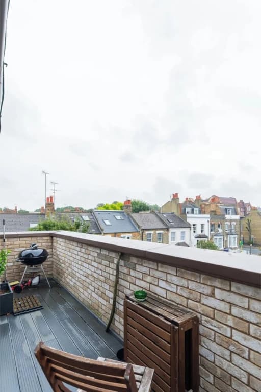 Sleek & Spacious 2BD Flat - Clapham - photo 28