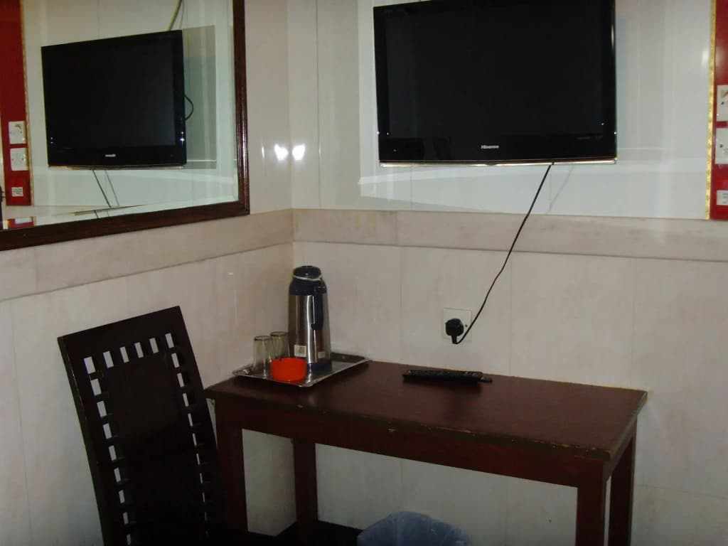 Long Yuen Hotel - photo 12