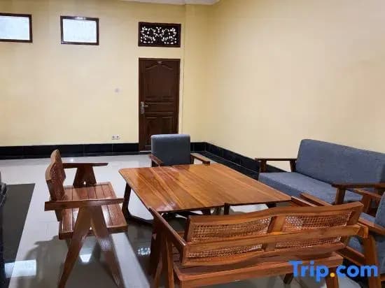 Urbanview Noja Guest House near Living World Denpasar - photo 3