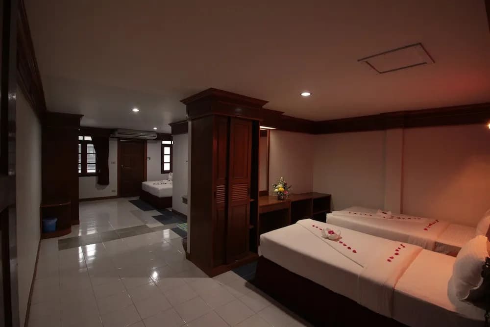 Taj Phuket Inn - photo 6