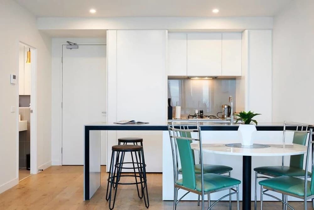 Panoramic Melbourne Views from Stylish Apartment - photo 10