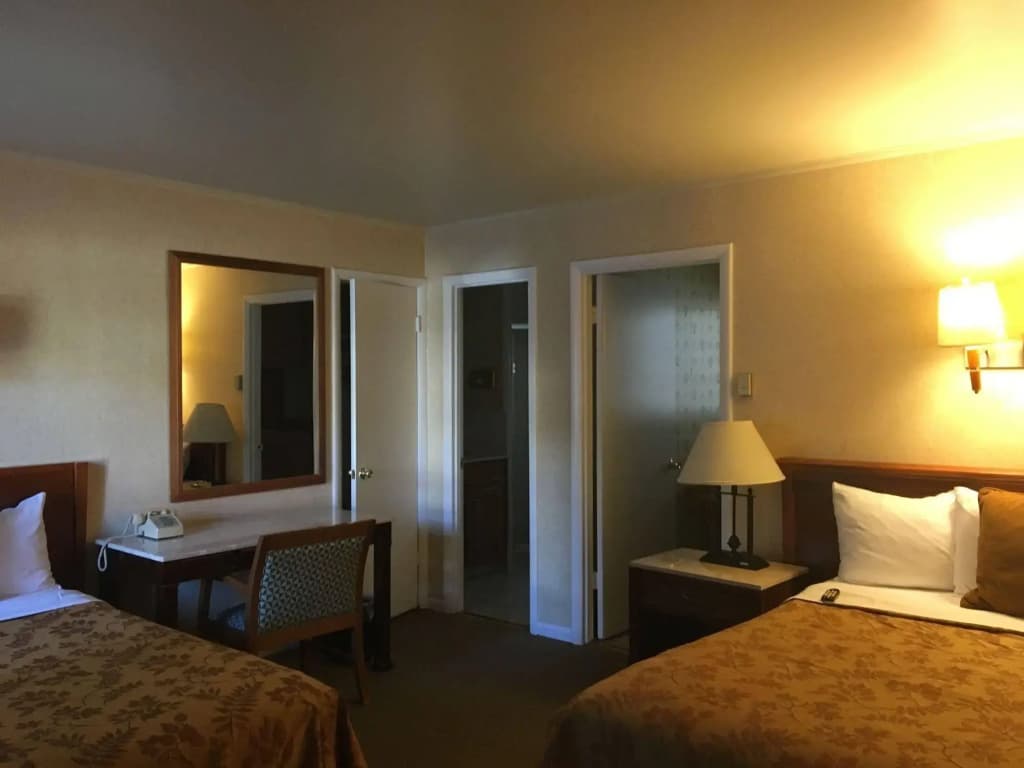 Pacific Heights Inn - photo 5