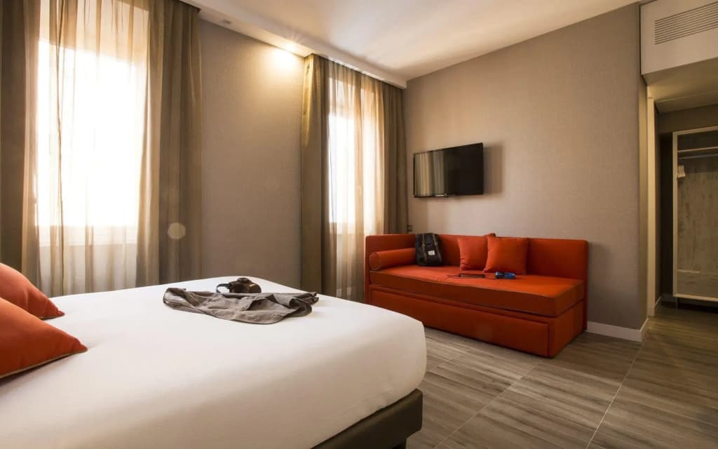 The Guardian Hotel - photo 47