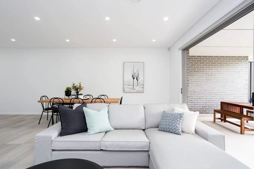 5 Bedroom Sydney Mansion with Parking - photo 2
