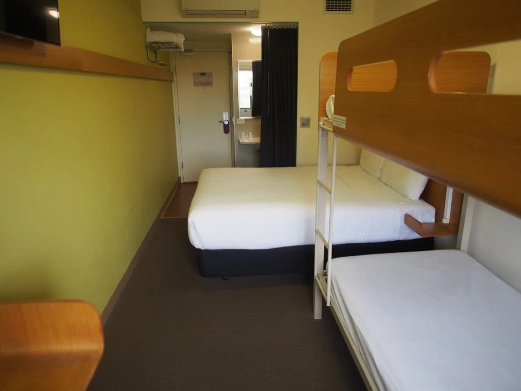 ibis budget Sydney Olympic Park - photo 6