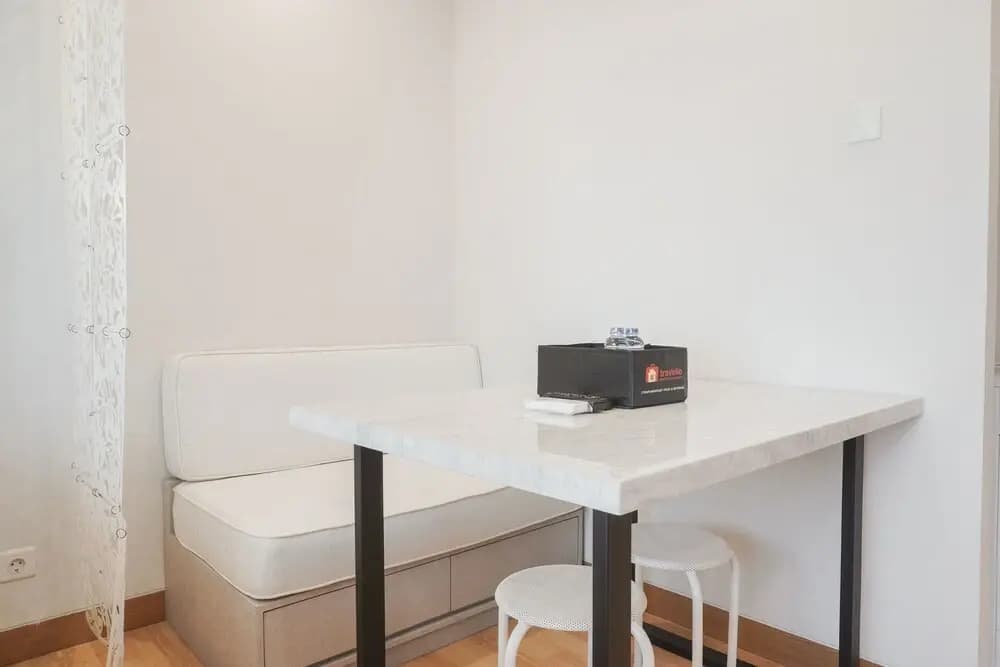 Elegant and Nice Studio at Capitol Suites Apartment - photo 1