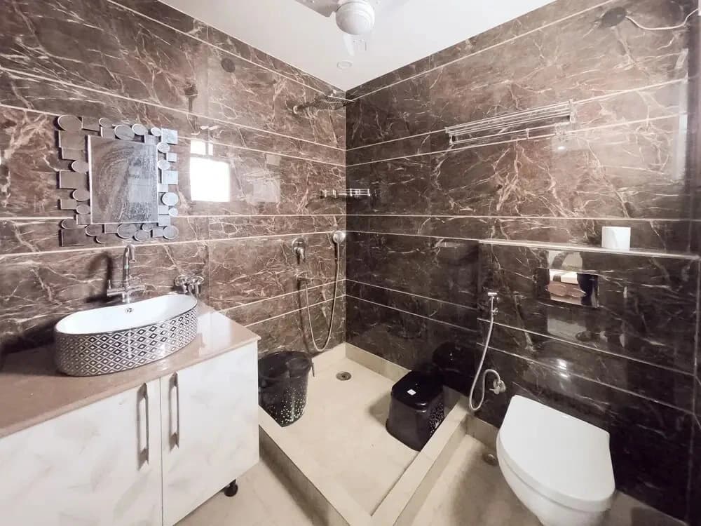 Under My Roof Luxury Apartment - photo 8