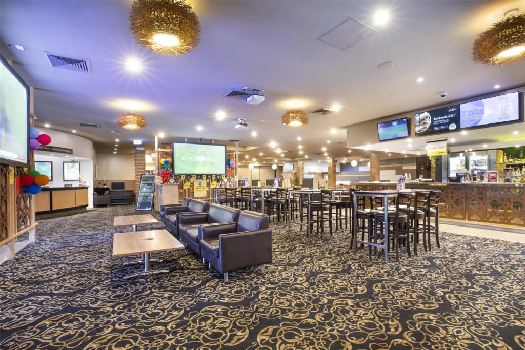 Nightcap at Waltzing Matilda Hotel - photo 31