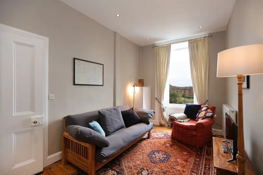 Classic City Apartment - photo 4
