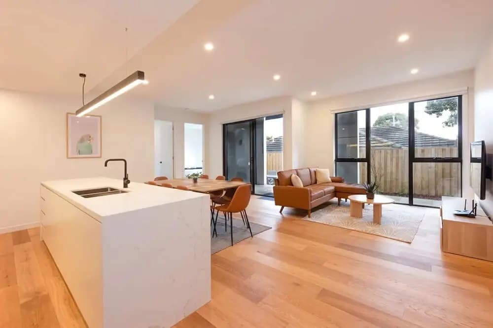 Stylish 3 Bedroom With Free Parking - photo 3