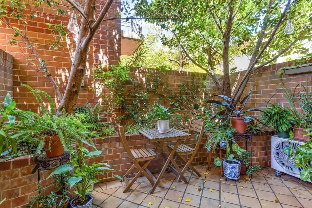 Spacious 2-bed Townhouse With a Lush Courtyard - photo 7