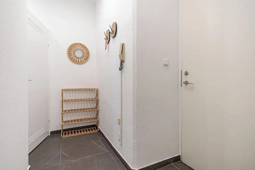 Comfortable 2BR Apt Near Attractions - photo 9