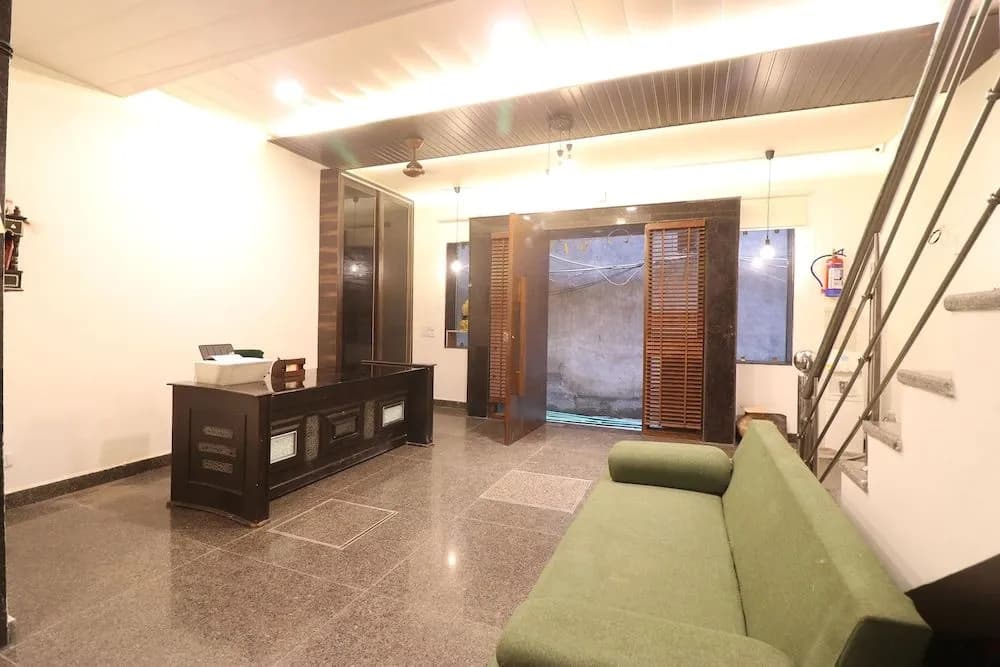 OYO 48708 Om Palace - photo 9