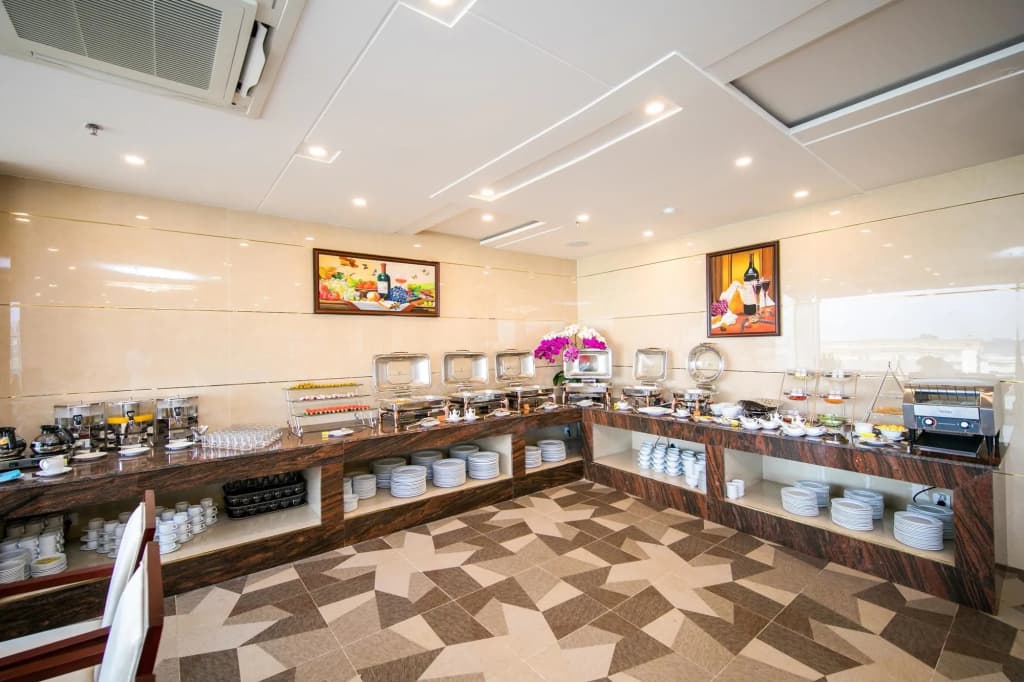 Le Saigon Hotel - photo 23