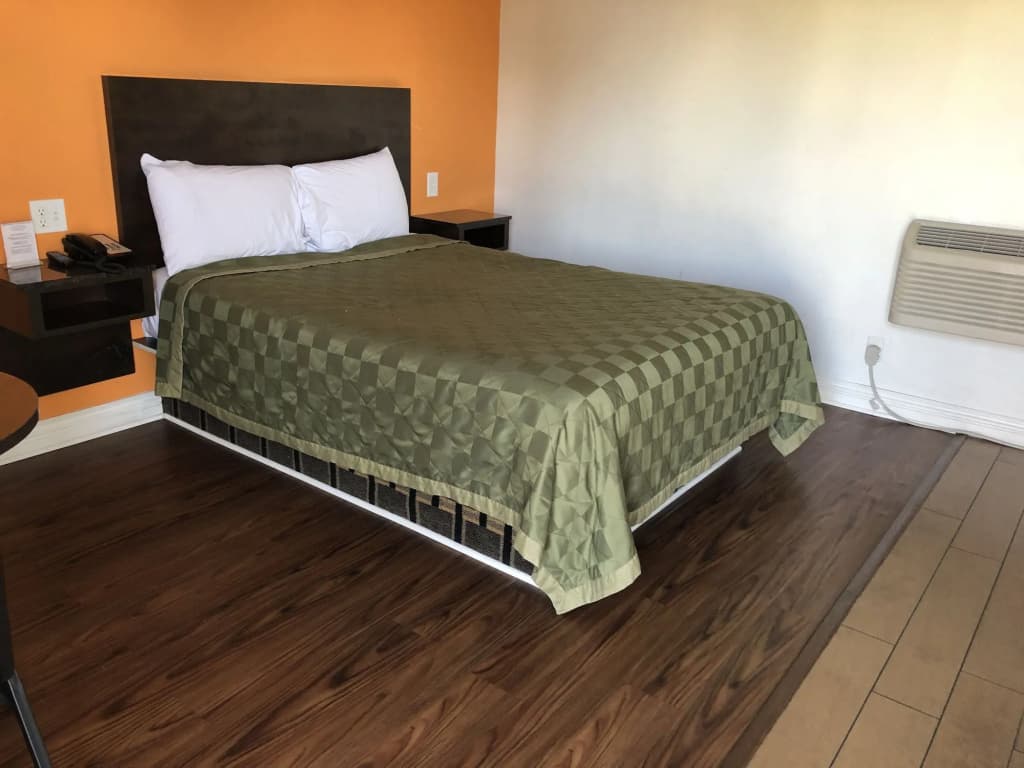 El Rancho Motel - photo 2