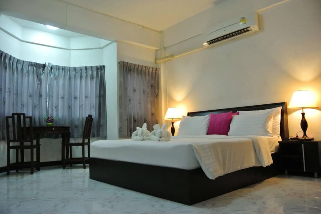 Karon Sunshine Guesthouse & Bar - photo 2